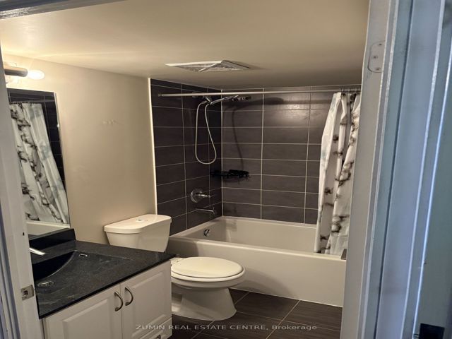 3711 - 125 Village Green Sq