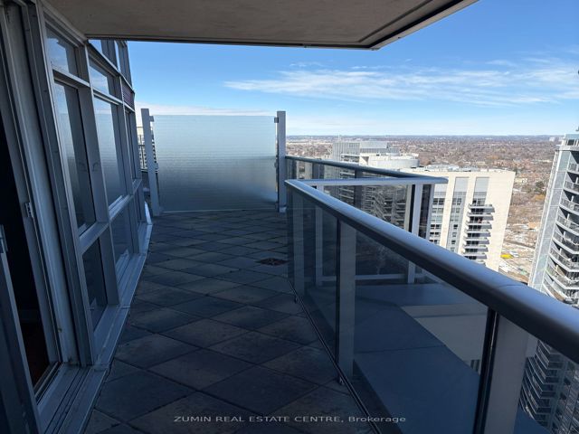 3711 - 125 Village Green Sq