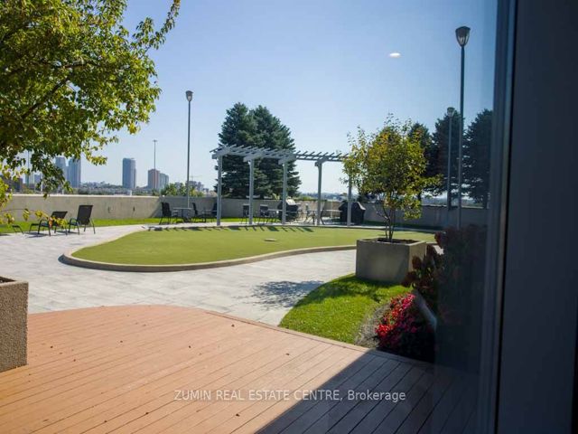 3711 - 125 Village Green Sq