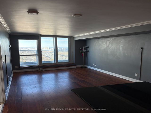 3711 - 125 Village Green Sq