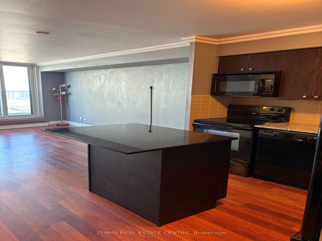 3711 - 125 Village Green Sq