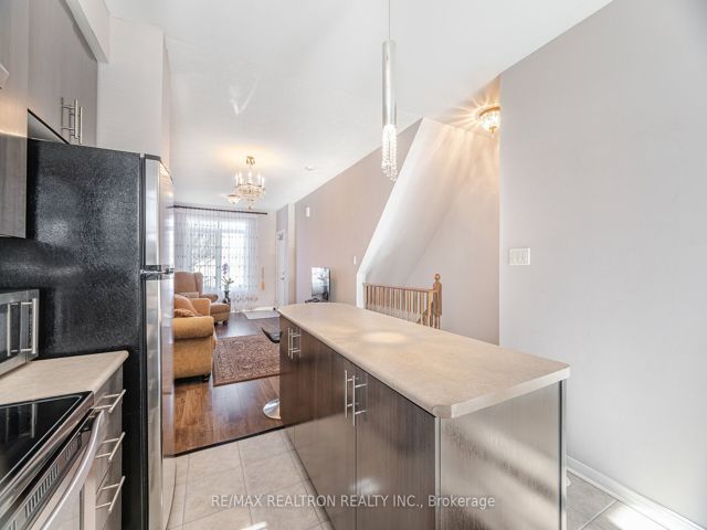 11 - 4711 Kingston Rd