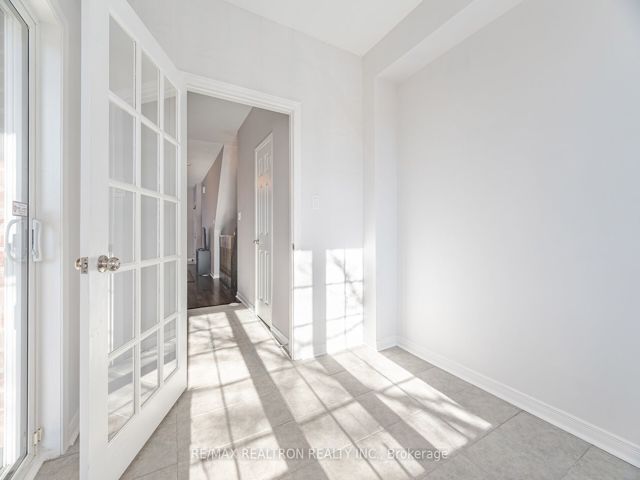 11 - 4711 Kingston Rd