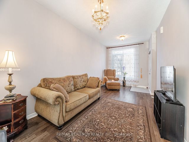 11 - 4711 Kingston Rd
