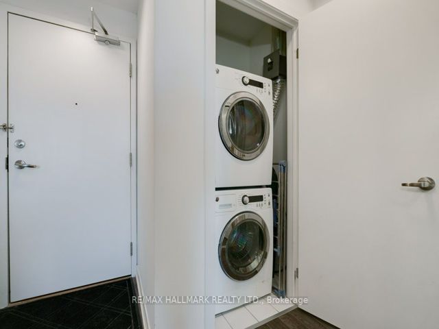 205 - 3560 St. Clair Ave E