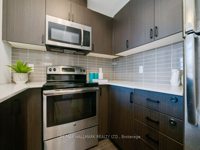 205 - 3560 St. Clair Ave E