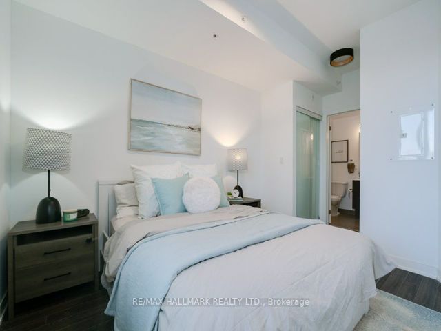 205 - 3560 St. Clair Ave E