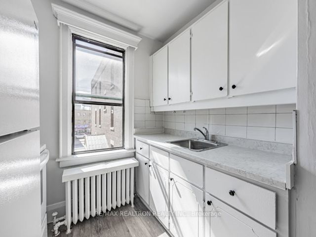 17 - 4 Kingston Rd