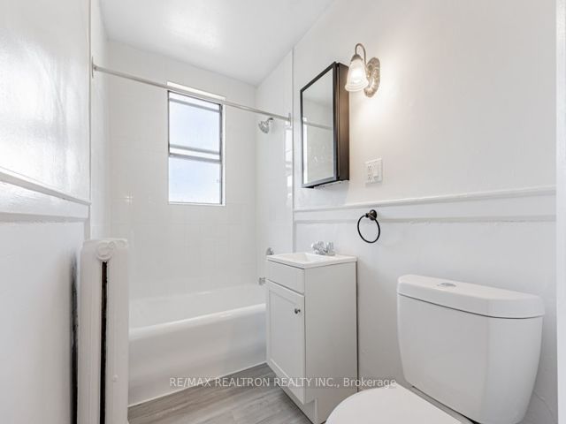 17 - 4 Kingston Rd