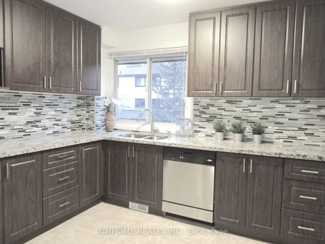 28 - 15 Huntingwood Dr