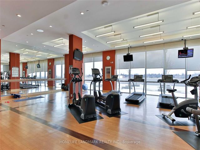 2216 - 181 Village Green Sq