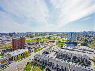 2216 - 181 Village Green Sq