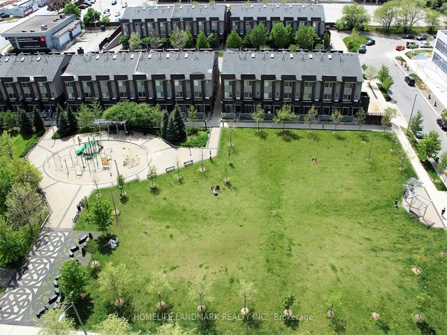 2216 - 181 Village Green Sq