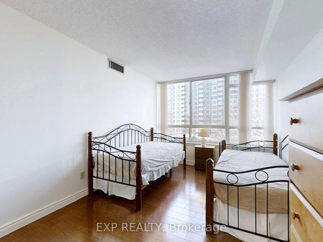 303 - 225 Bamburgh Circ