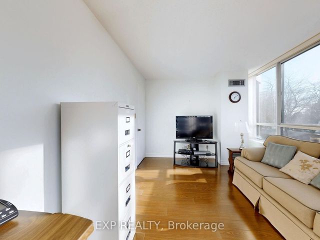 303 - 225 Bamburgh Circ