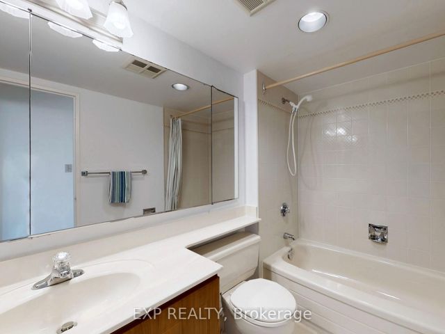 303 - 225 Bamburgh Circ