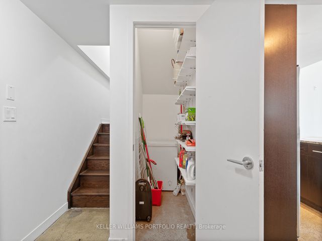 237 - 201 Carlaw Ave