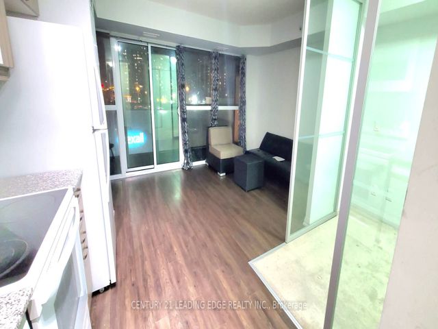 316 - 30 Meadowglen Pl