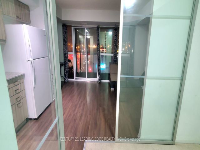 316 - 30 Meadowglen Pl