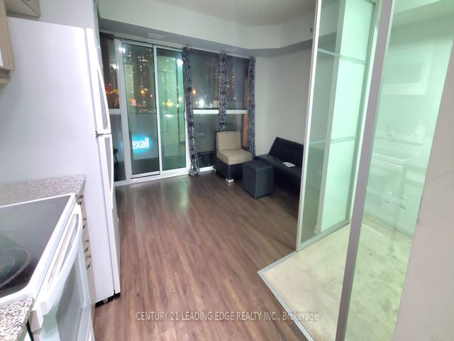 316 - 30 Meadowglen Pl