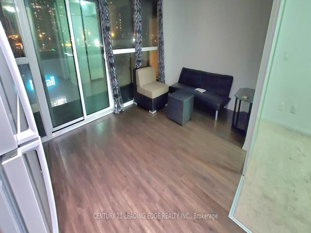 316 - 30 Meadowglen Pl