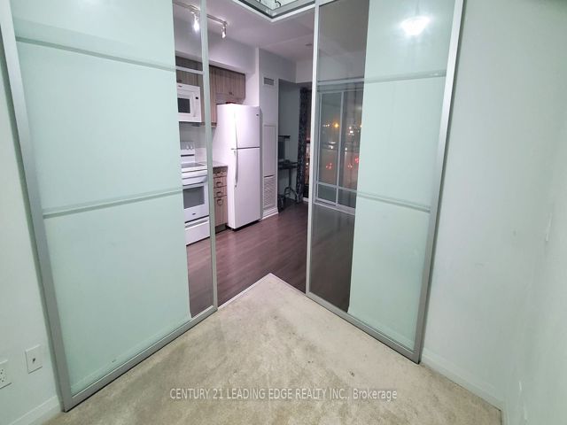 316 - 30 Meadowglen Pl