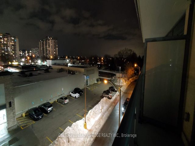 316 - 30 Meadowglen Pl