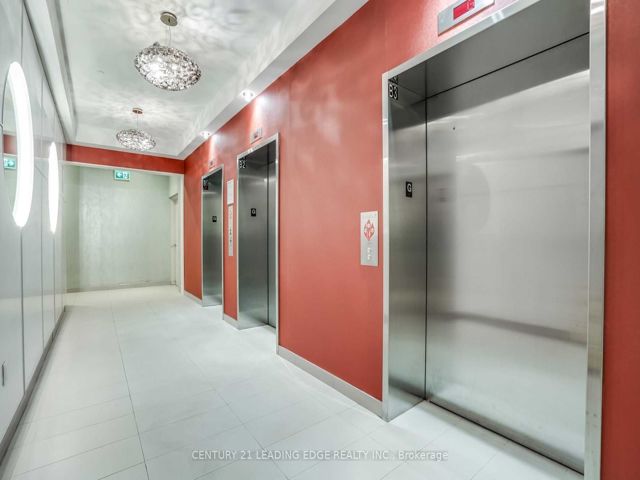 316 - 30 Meadowglen Pl
