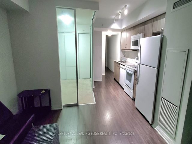 316 - 30 Meadowglen Pl