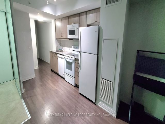 316 - 30 Meadowglen Pl