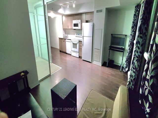 316 - 30 Meadowglen Pl