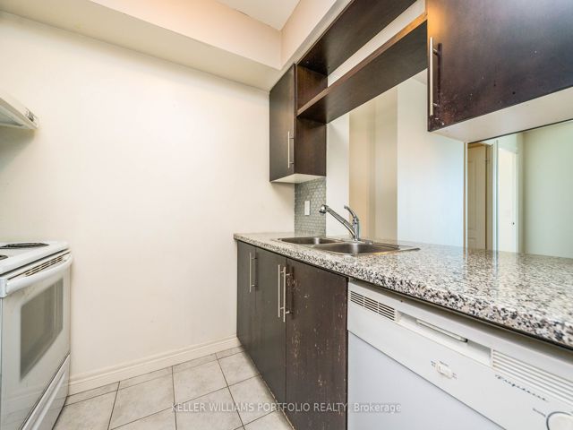 806 - 70 Town Centre Crt