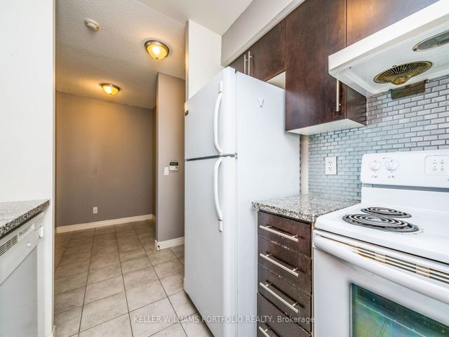 806 - 70 Town Centre Crt