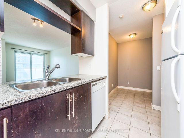 806 - 70 Town Centre Crt