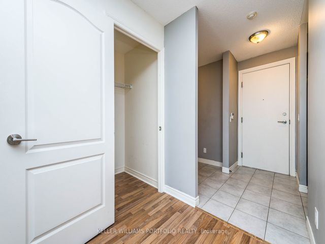 806 - 70 Town Centre Crt
