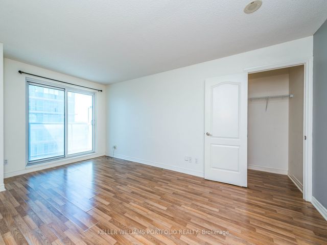 806 - 70 Town Centre Crt