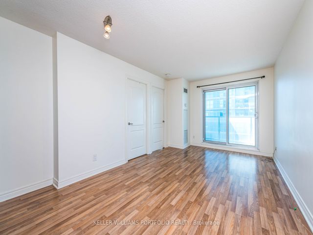 806 - 70 Town Centre Crt