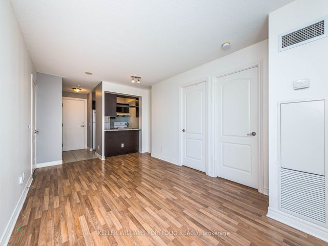 806 - 70 Town Centre Crt