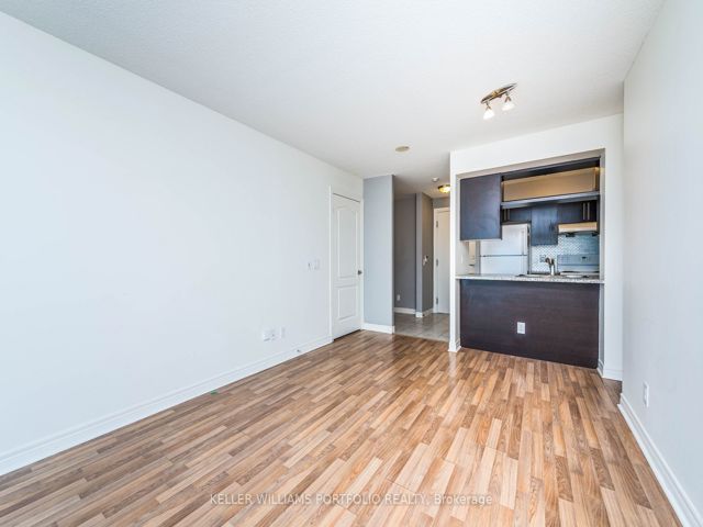 806 - 70 Town Centre Crt