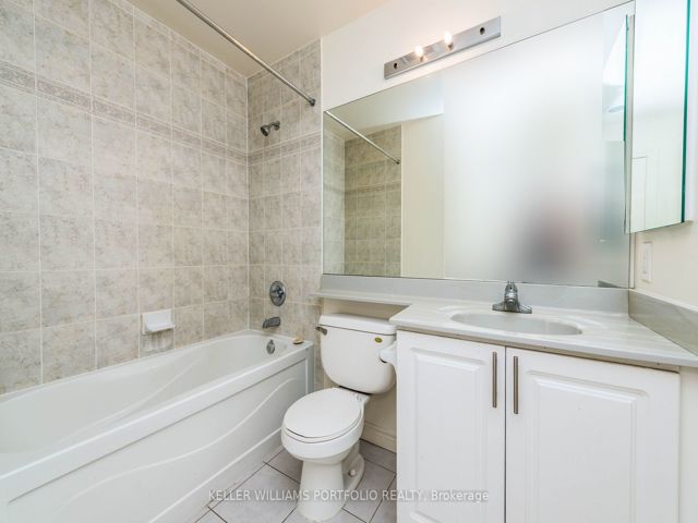 806 - 70 Town Centre Crt