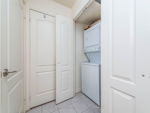 806 - 70 Town Centre Crt