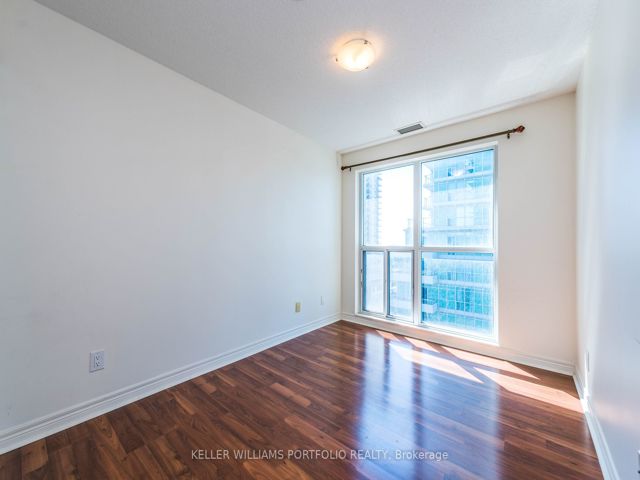 806 - 70 Town Centre Crt