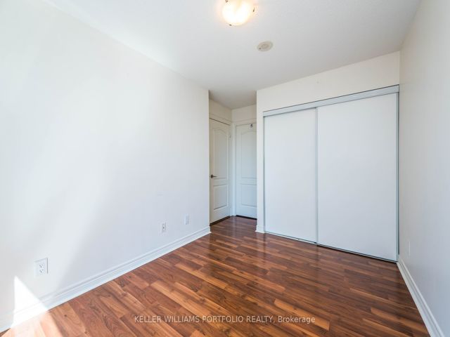 806 - 70 Town Centre Crt