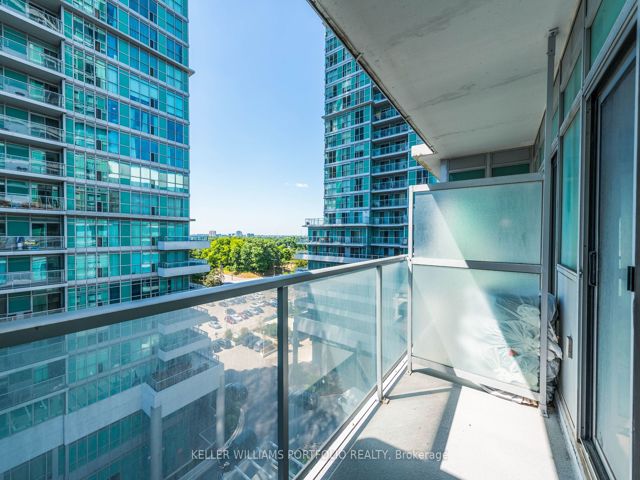 806 - 70 Town Centre Crt