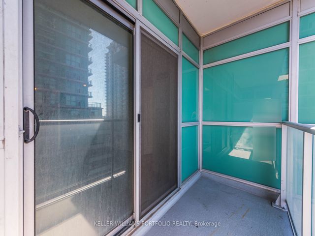 806 - 70 Town Centre Crt