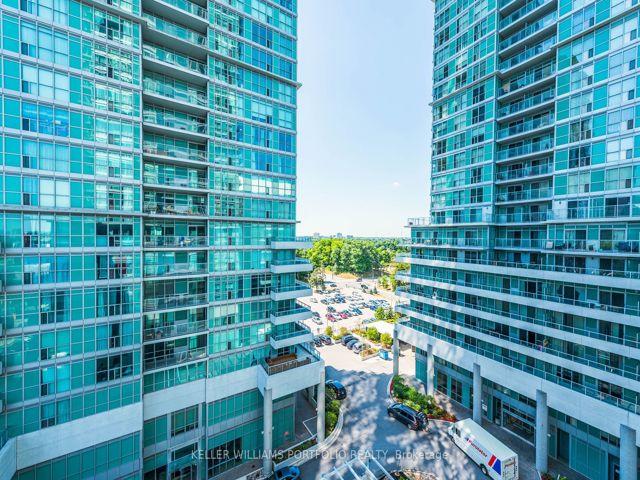 806 - 70 Town Centre Crt