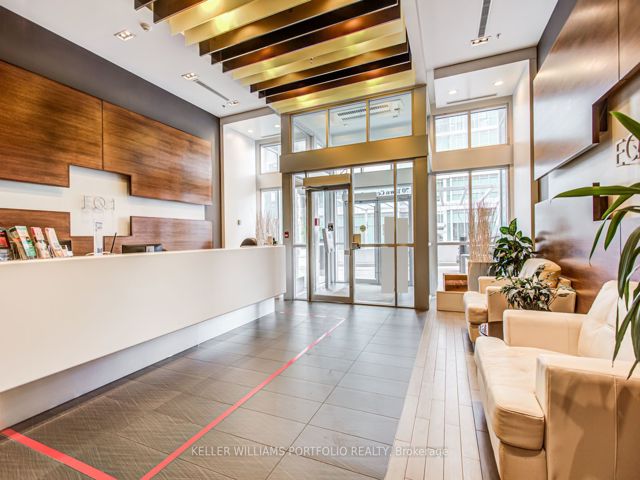 806 - 70 Town Centre Crt