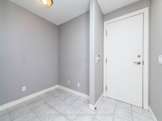 806 - 70 Town Centre Crt