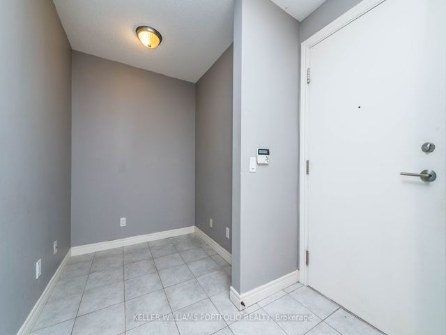 806 - 70 Town Centre Crt
