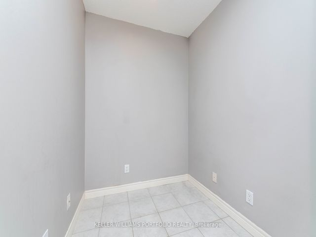806 - 70 Town Centre Crt